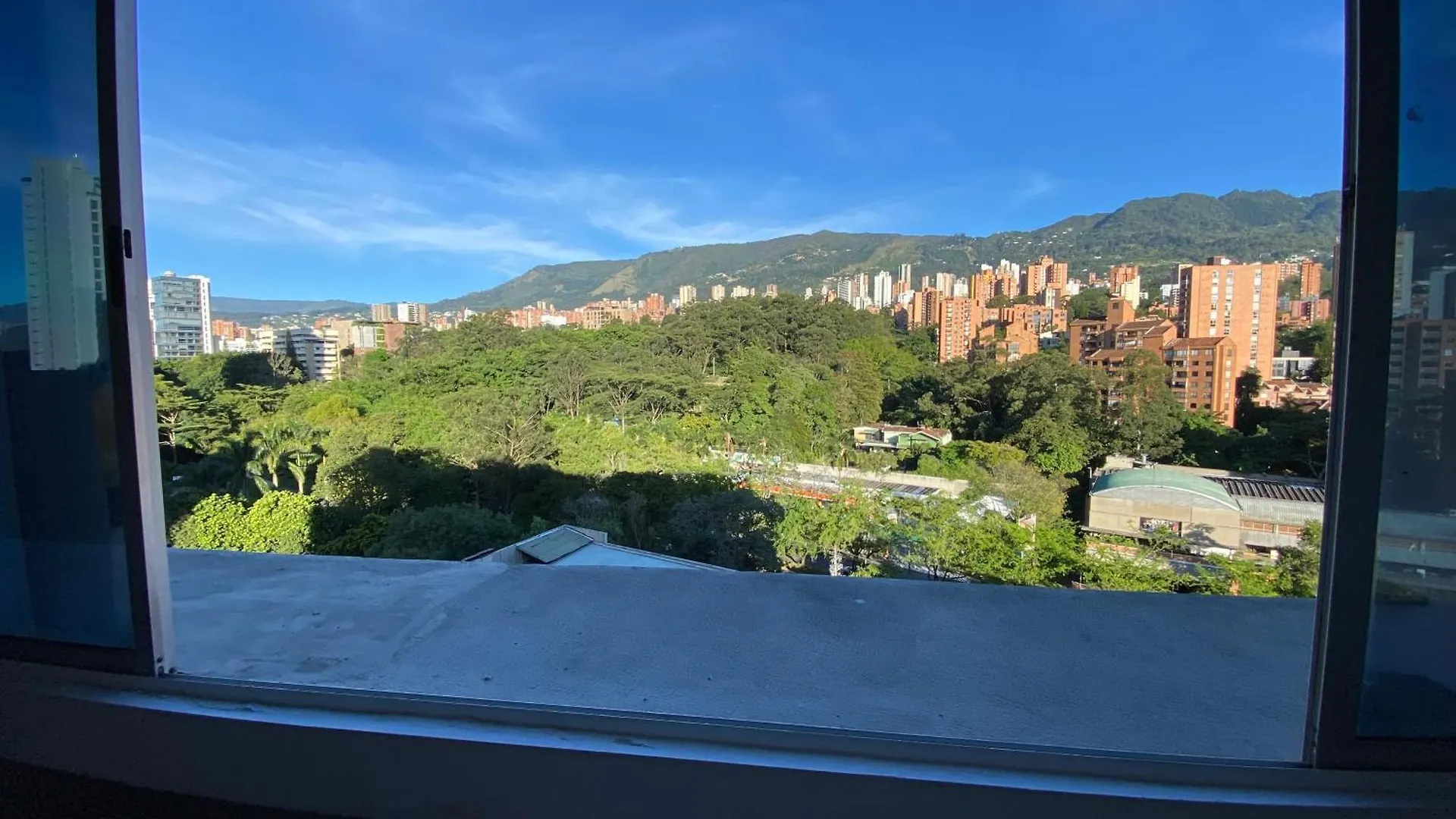Poblado Luxury Gran Vista Central Duplex Coworking Zona Turistica Medellin Apartment